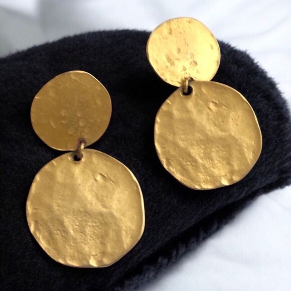 Signed KJL 90s Oversized “Coin” Runway Clip-on Earrings - Picture 2 of 4